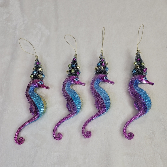 Christmas Ornament seahorse with chritmas tree - Picture 6 of 8